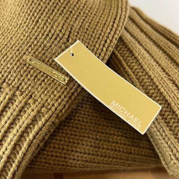 NWT Michael Kors Tan Sweater Infinity Scarf - Picture 6 of 6